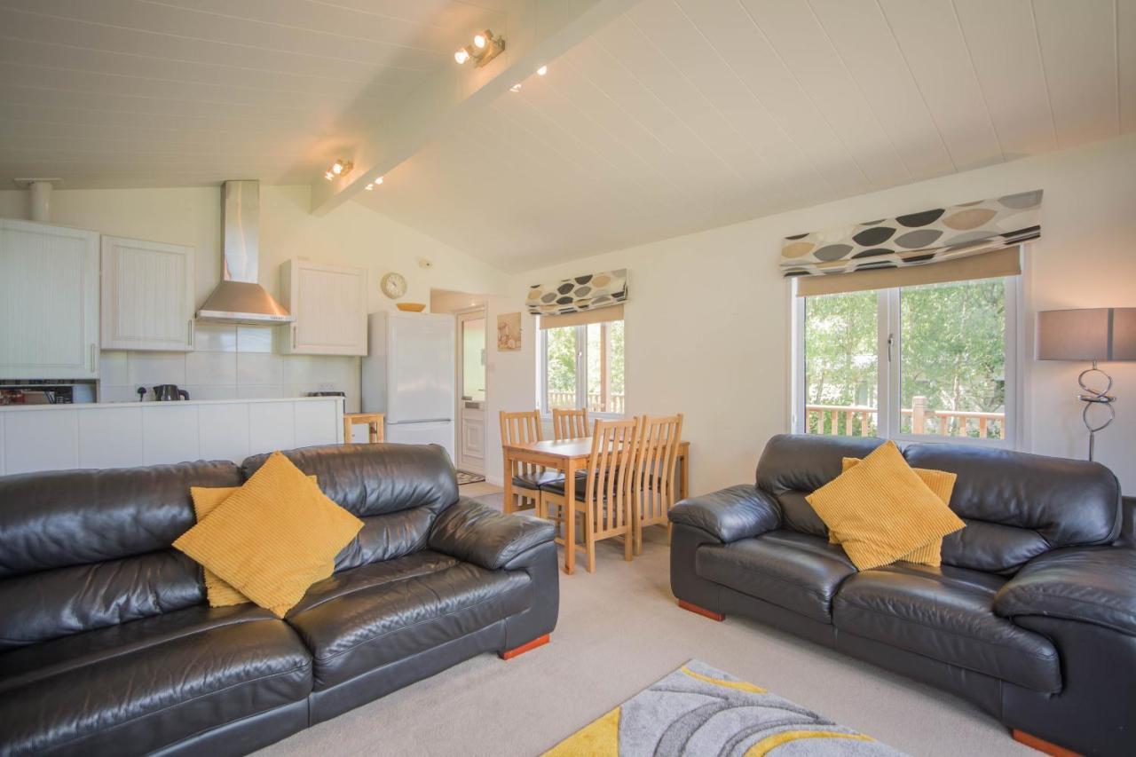 Puddleduck Lodge With Hot Tub On Felmoor Park Morpeth Exterior photo