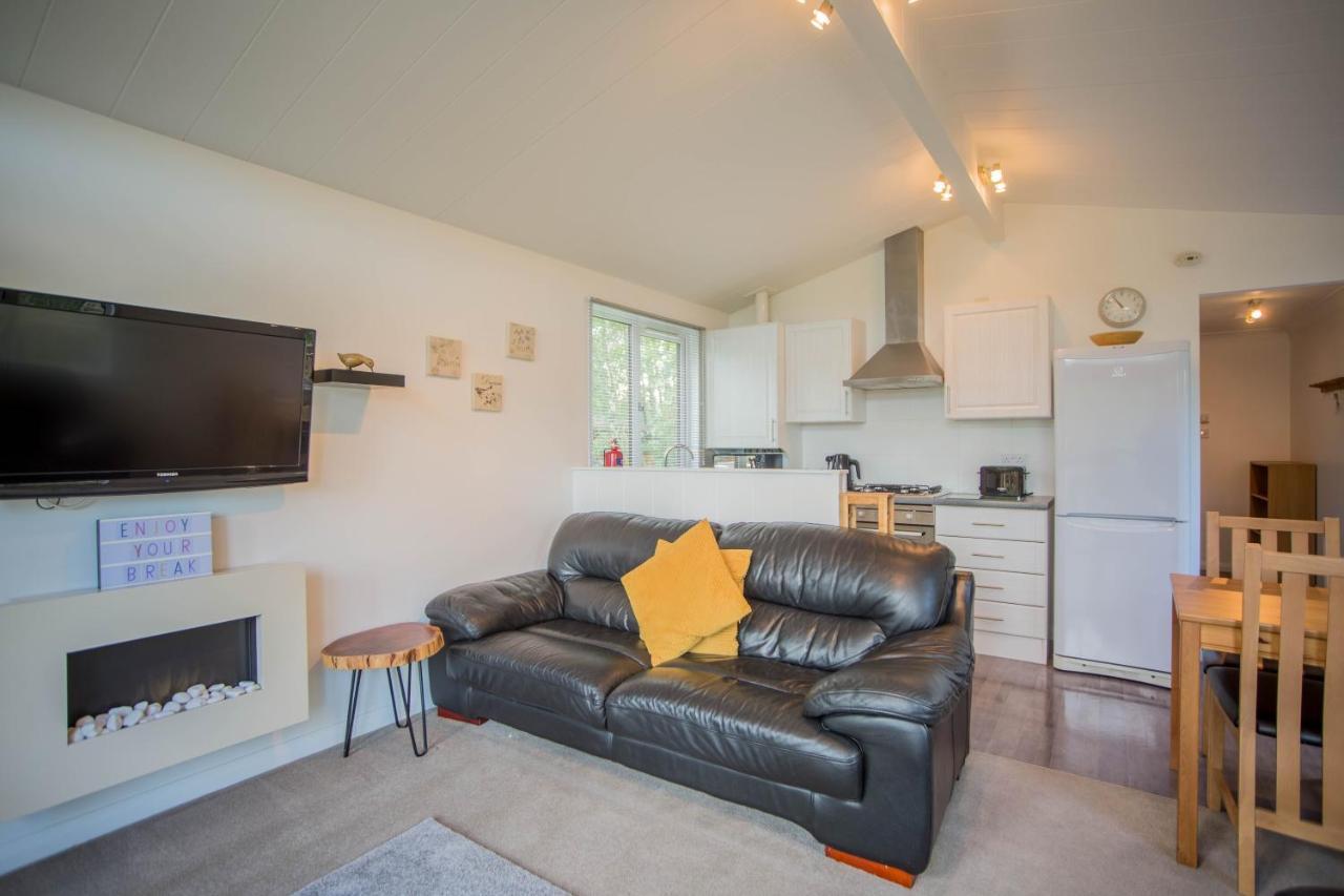 Puddleduck Lodge With Hot Tub On Felmoor Park Morpeth Exterior photo