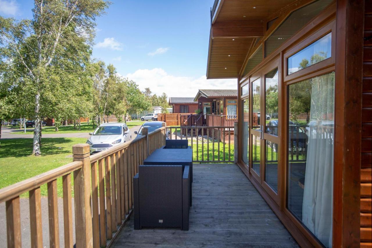 Puddleduck Lodge With Hot Tub On Felmoor Park Morpeth Exterior photo